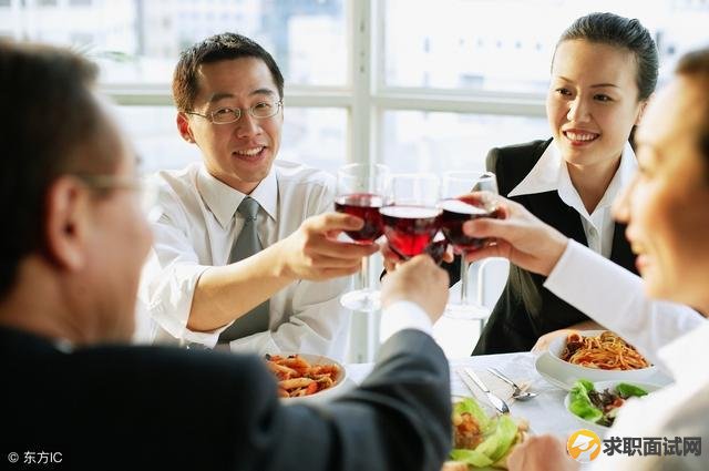职场必备技能之，与领导吃饭时酒桌上的敬酒顺序